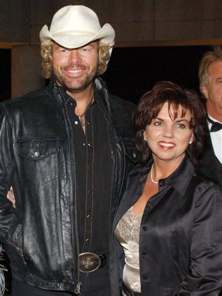Toby Keith's Wife's Height Revealed