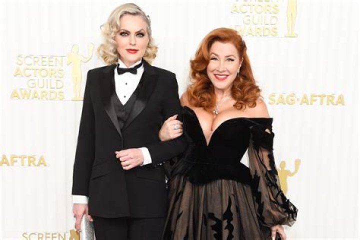Unveiling Elaine Hendrix's Marital Status: Discoveries And Insights